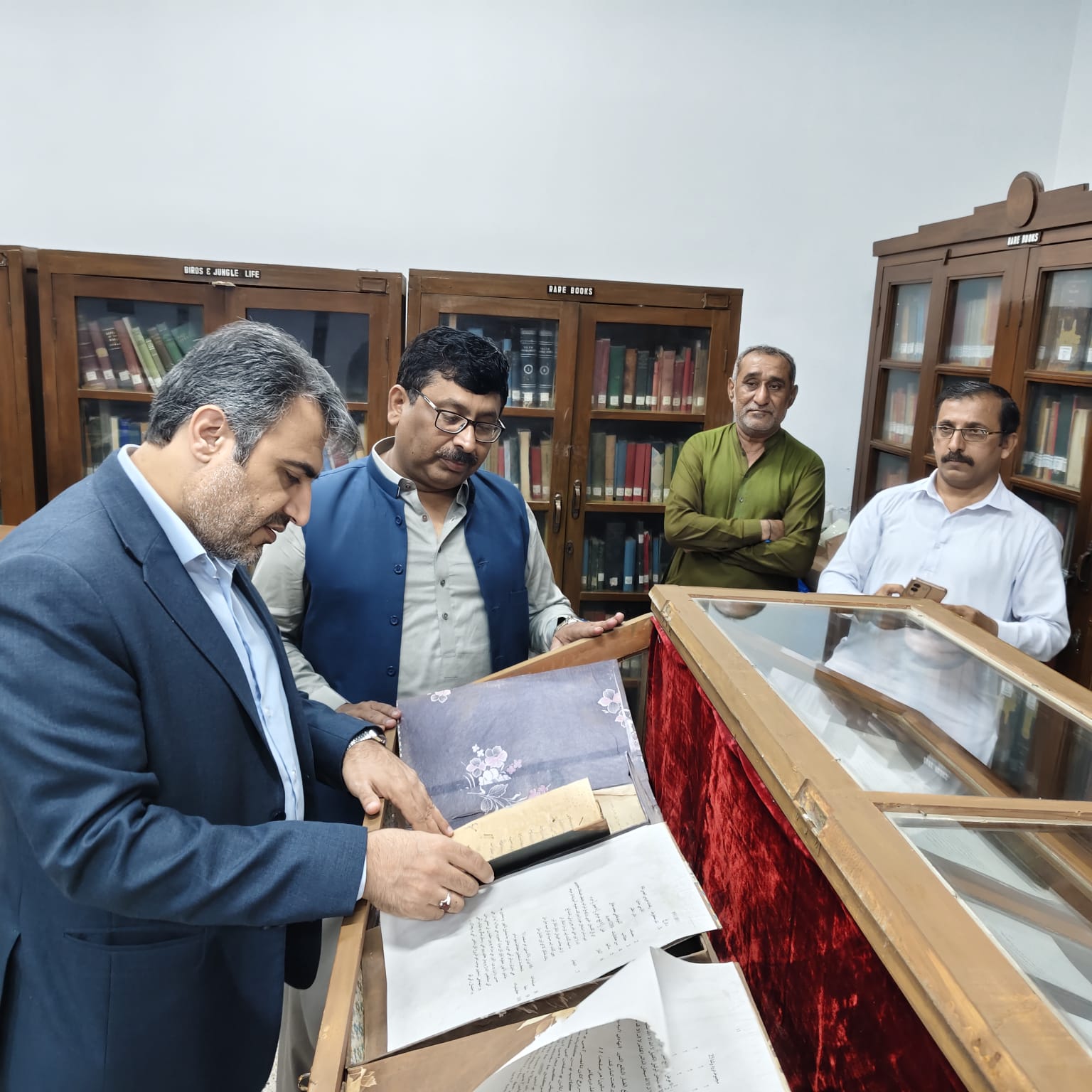 خانہ فرہنگ ایران، حیدرآباد کے ڈائریکٹر رضا پارسا کا حیدرآباد میں واقع شمس العلماء علامہ داؤد پوتہ لائبریری اور دیگر کتب خانوں کا دورہ